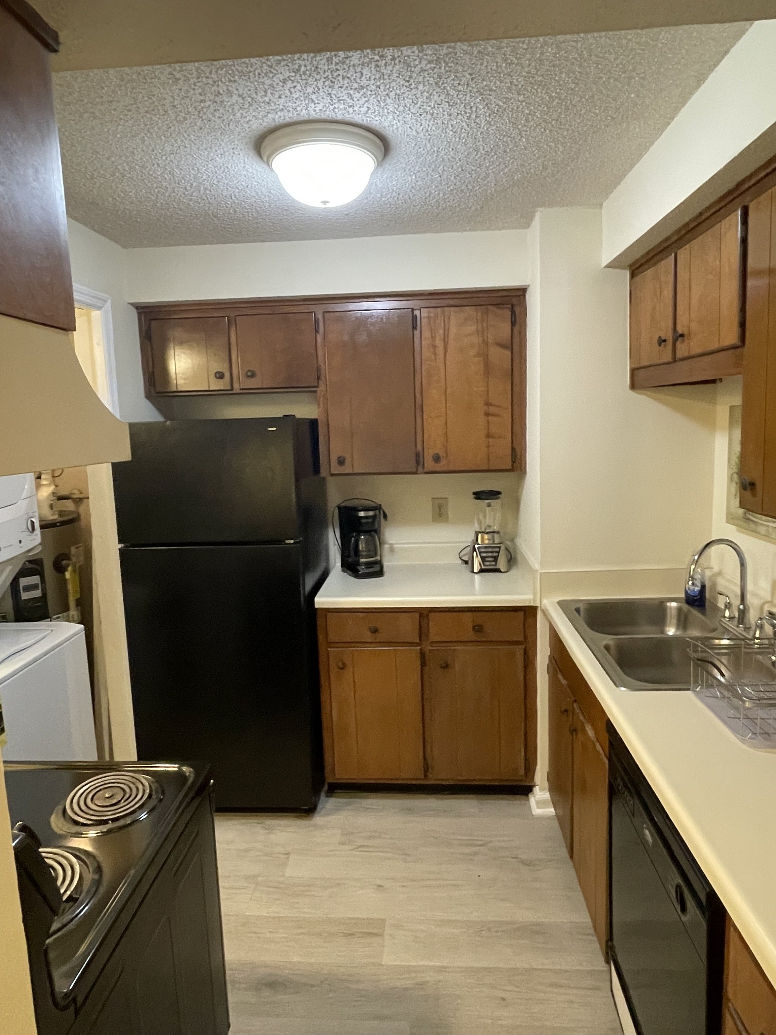 2325 Elliston Pl 202