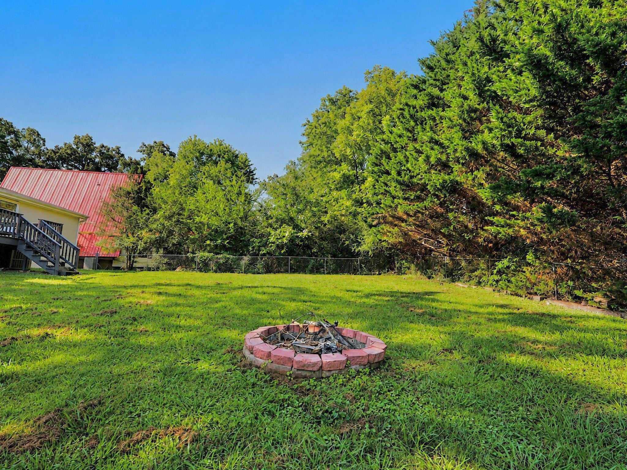 408 Fairview Dr SE