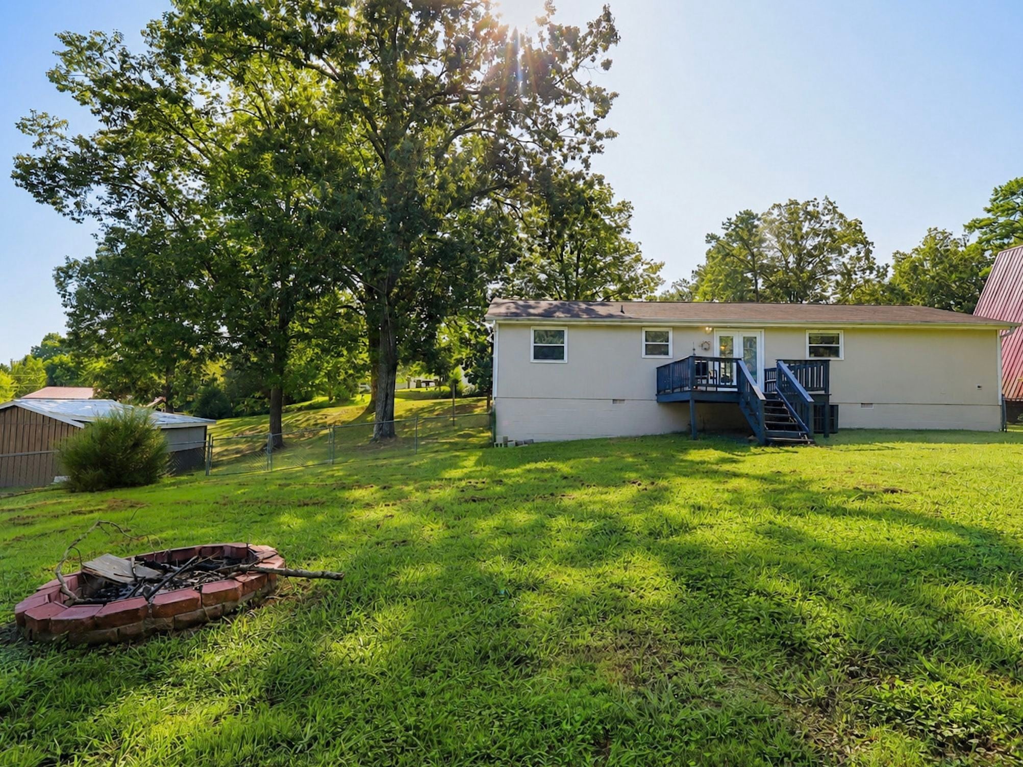 408 Fairview Dr SE