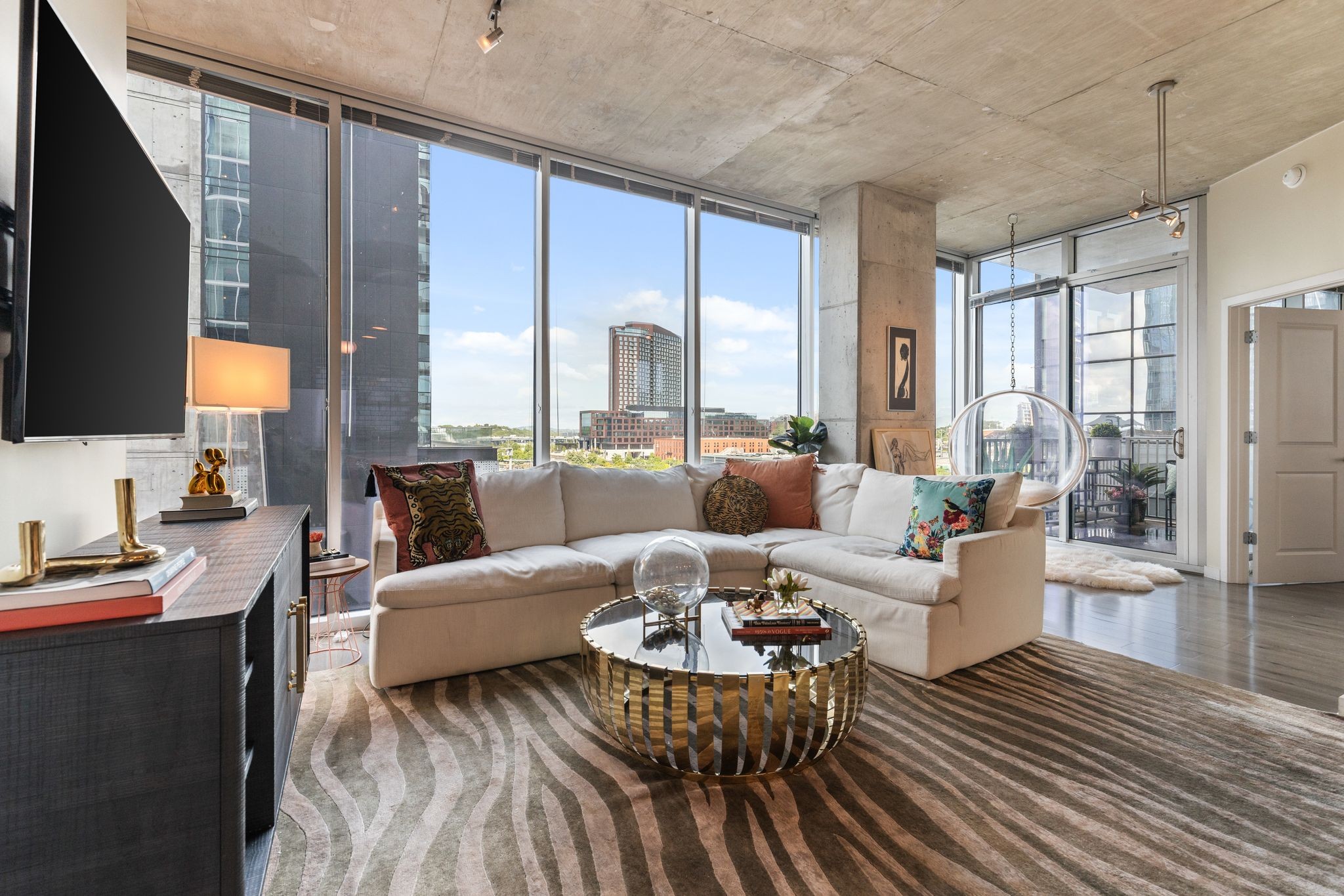 301 Demonbreun St 914