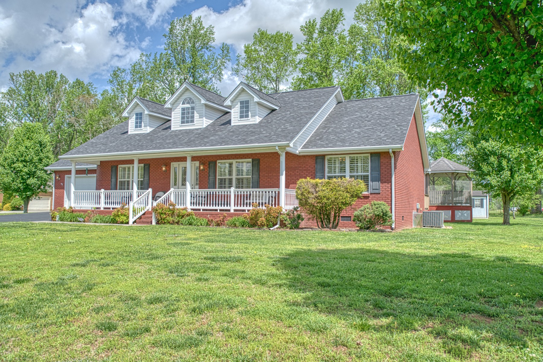 4032 Juanita Dr NE