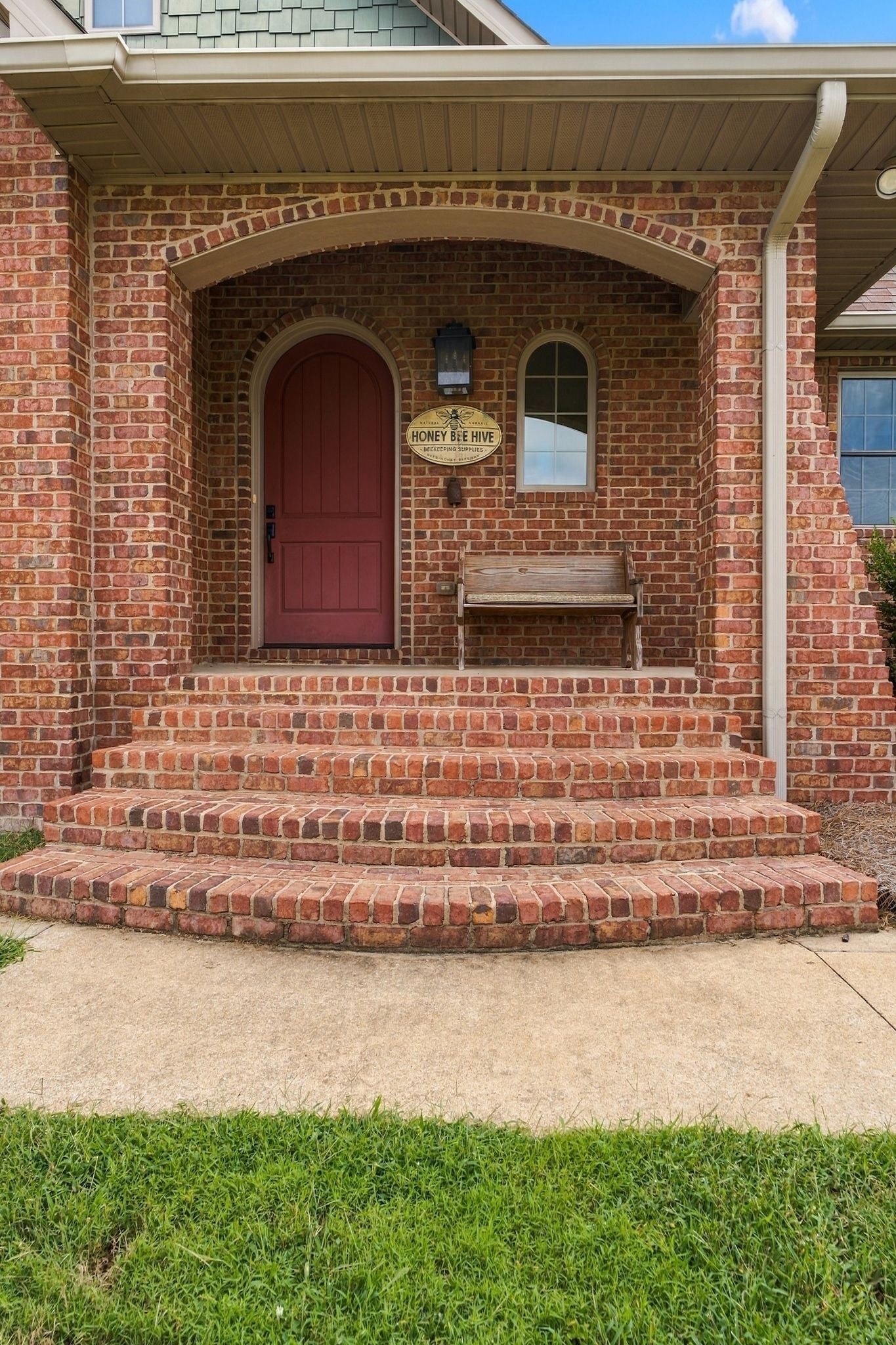 44 Westside Rd S
