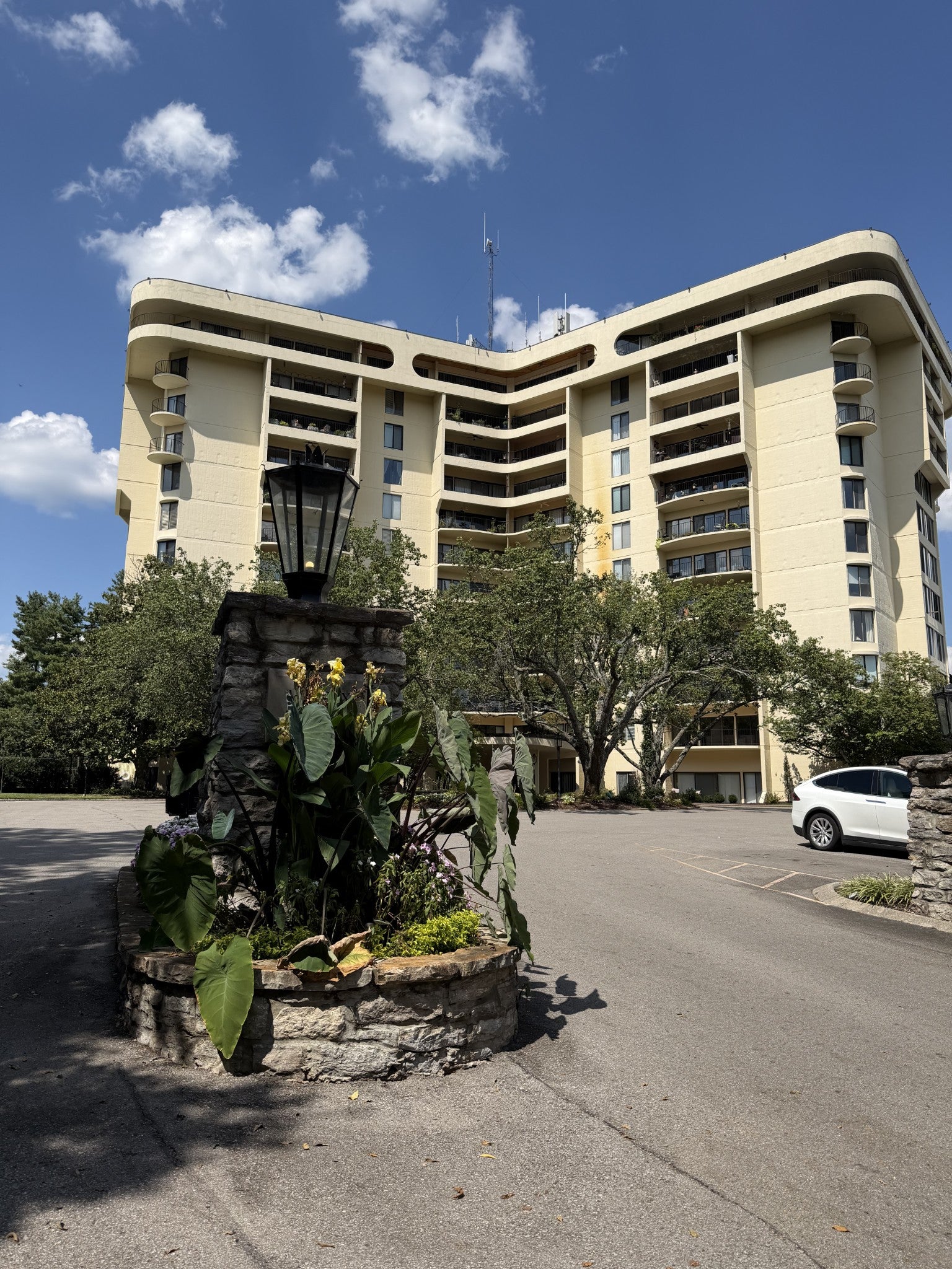 1-bed listing at 6666 Brookmont Ter 906, Nashville