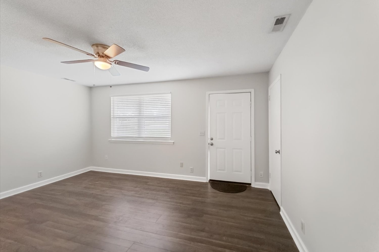 1528 Cherry Tree Dr