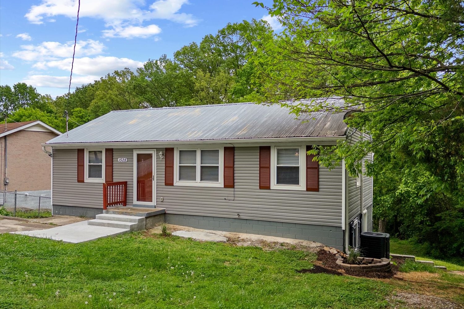 1528 Cherry Tree Dr