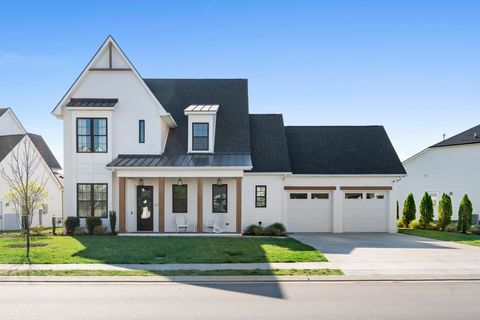 5747 Willoughby Way Murfreesboro TN 37129