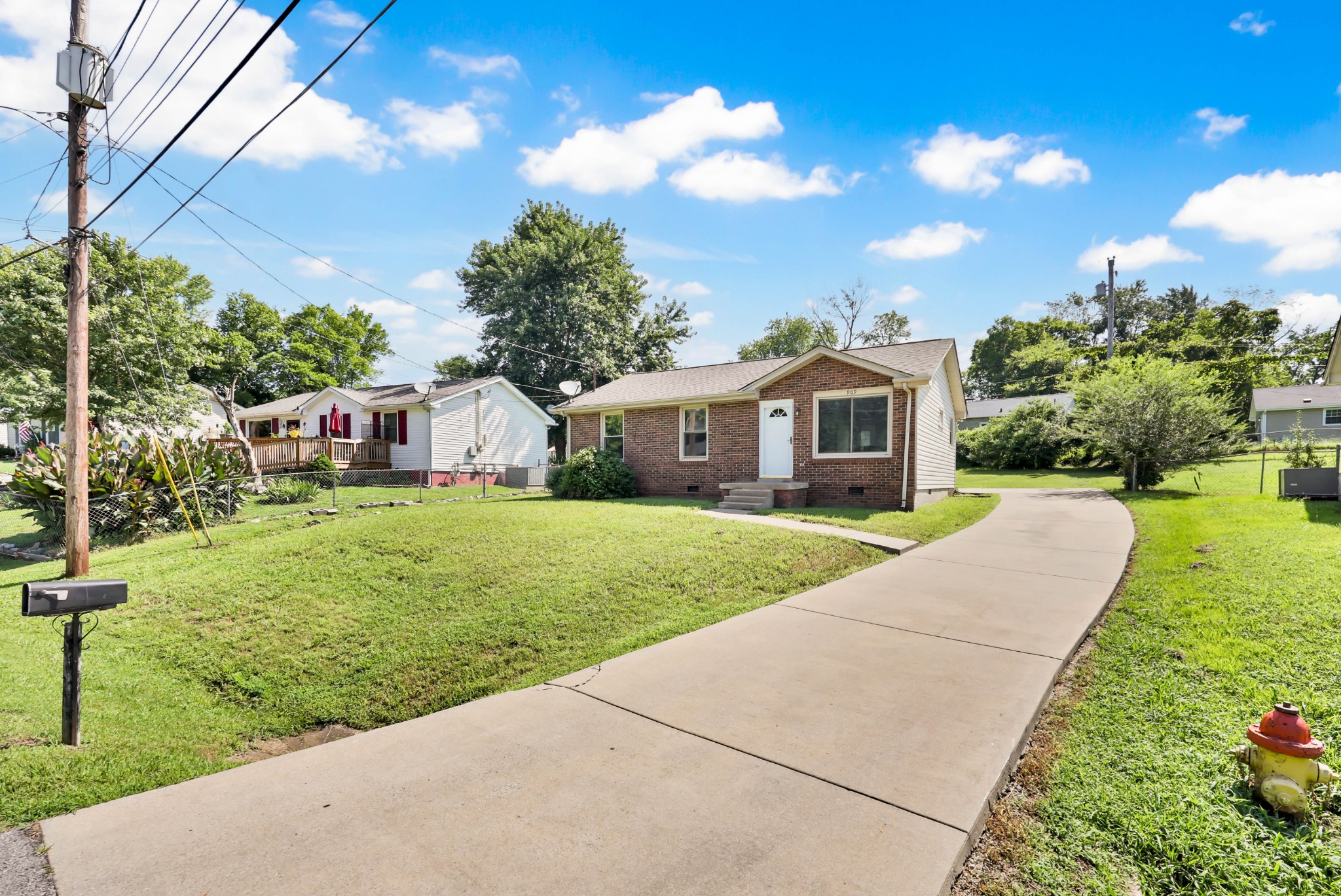 909 Lucas Ln