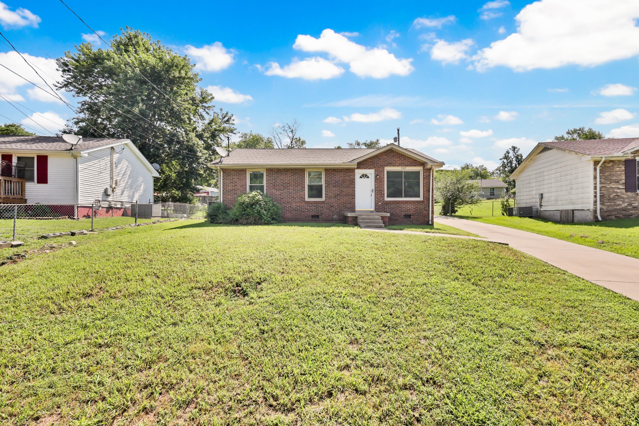 909 Lucas Ln