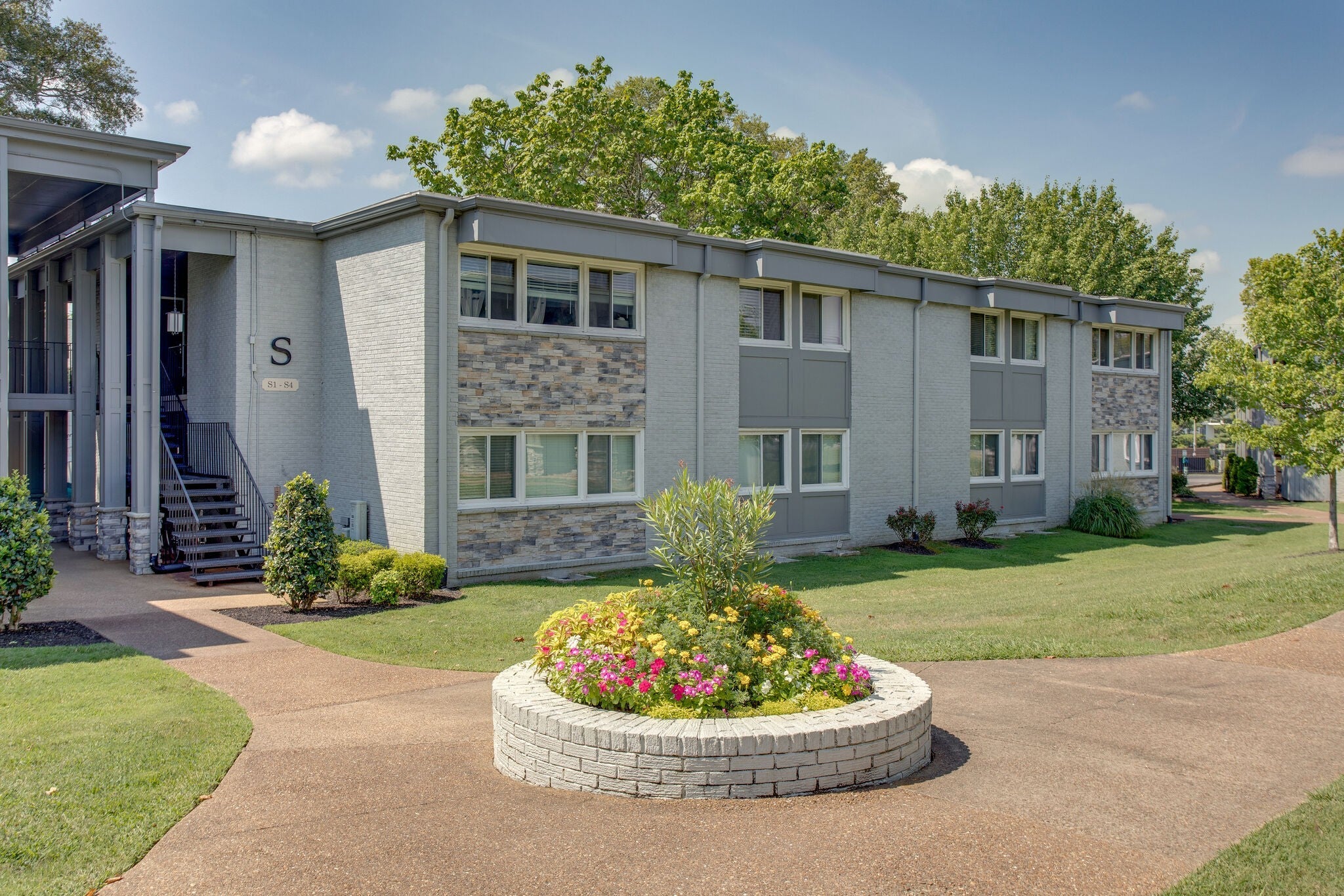 1900 Richard Jones Rd S1