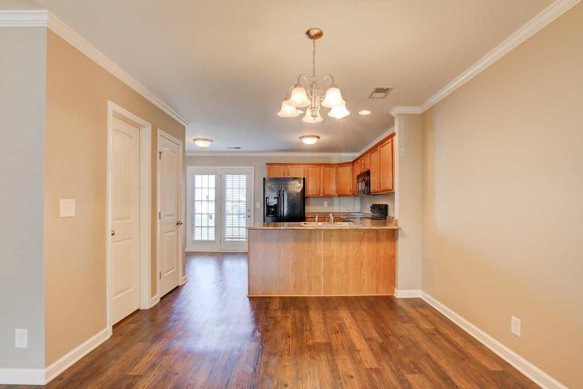 303 Sam Houston Circle