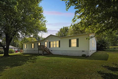 8141 Old Highway 52 Westmoreland TN 37186