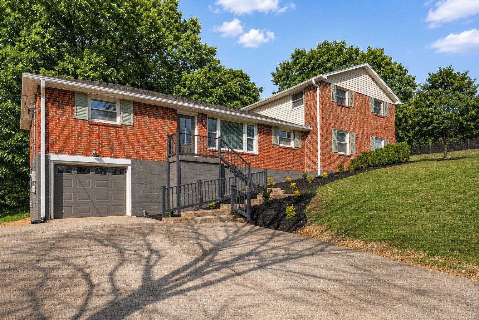 5-bed listing at 1320 Bellshire Dr, Nashville