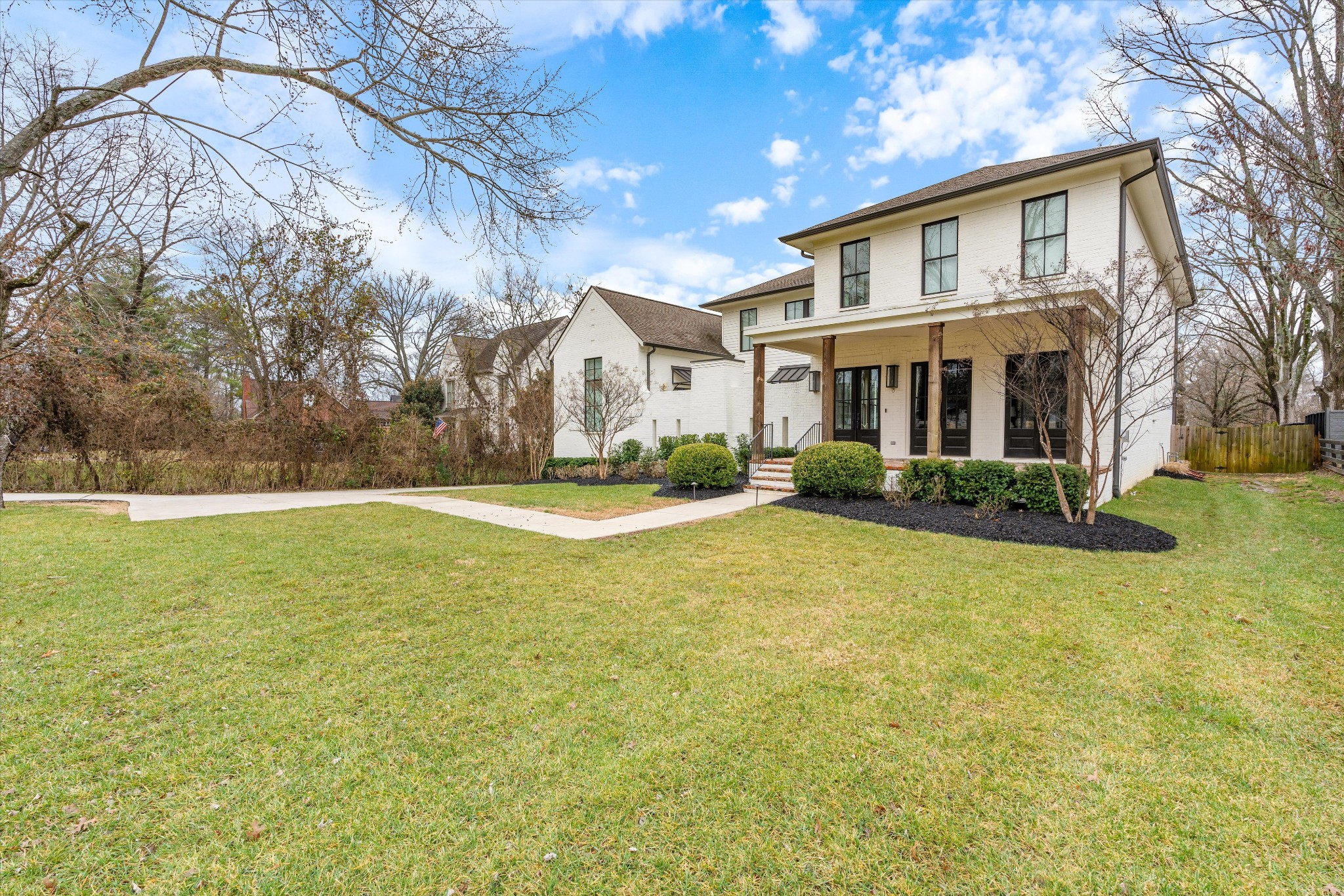 915 Glendale Ln