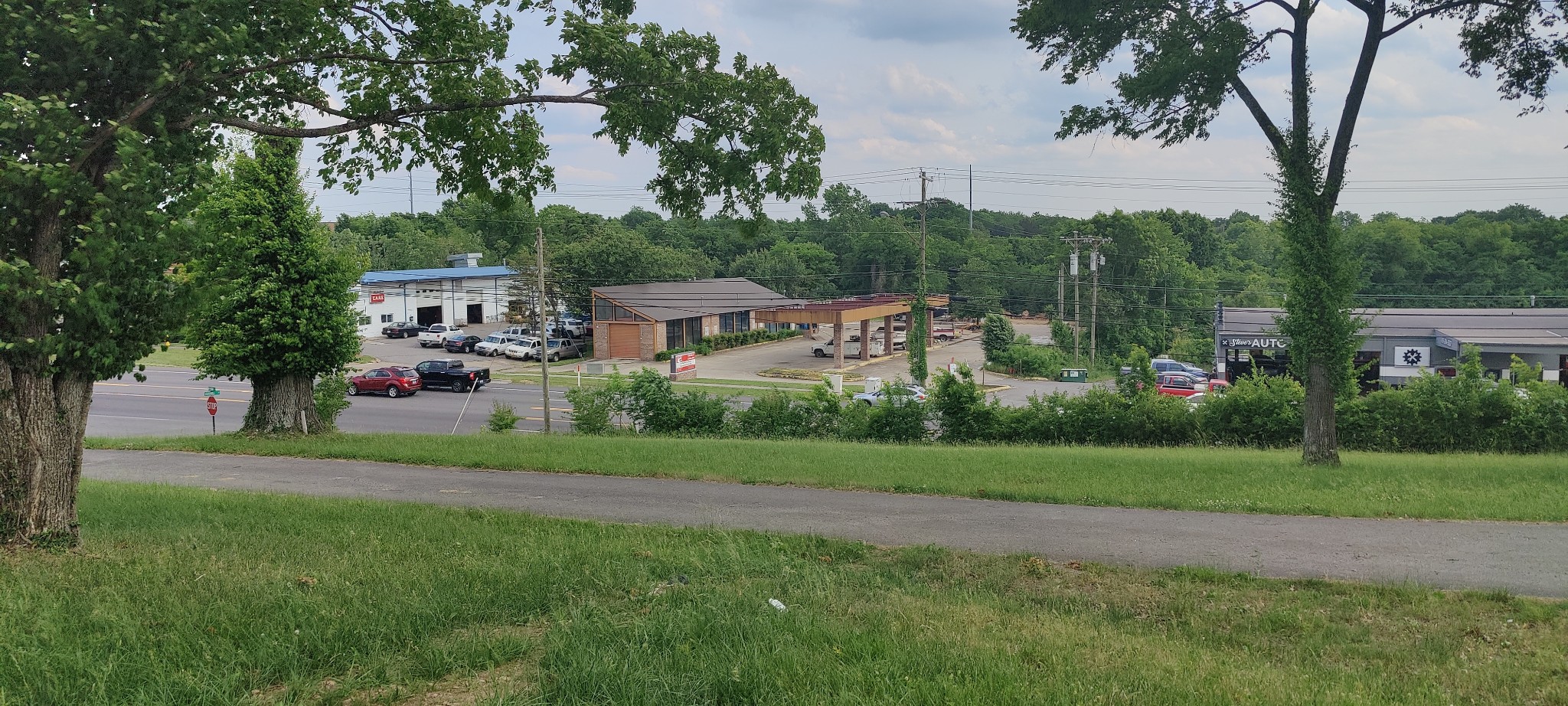 670 W Main St W
