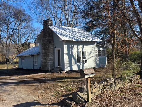 18 Brown Teal Rd Petersburg TN 37144