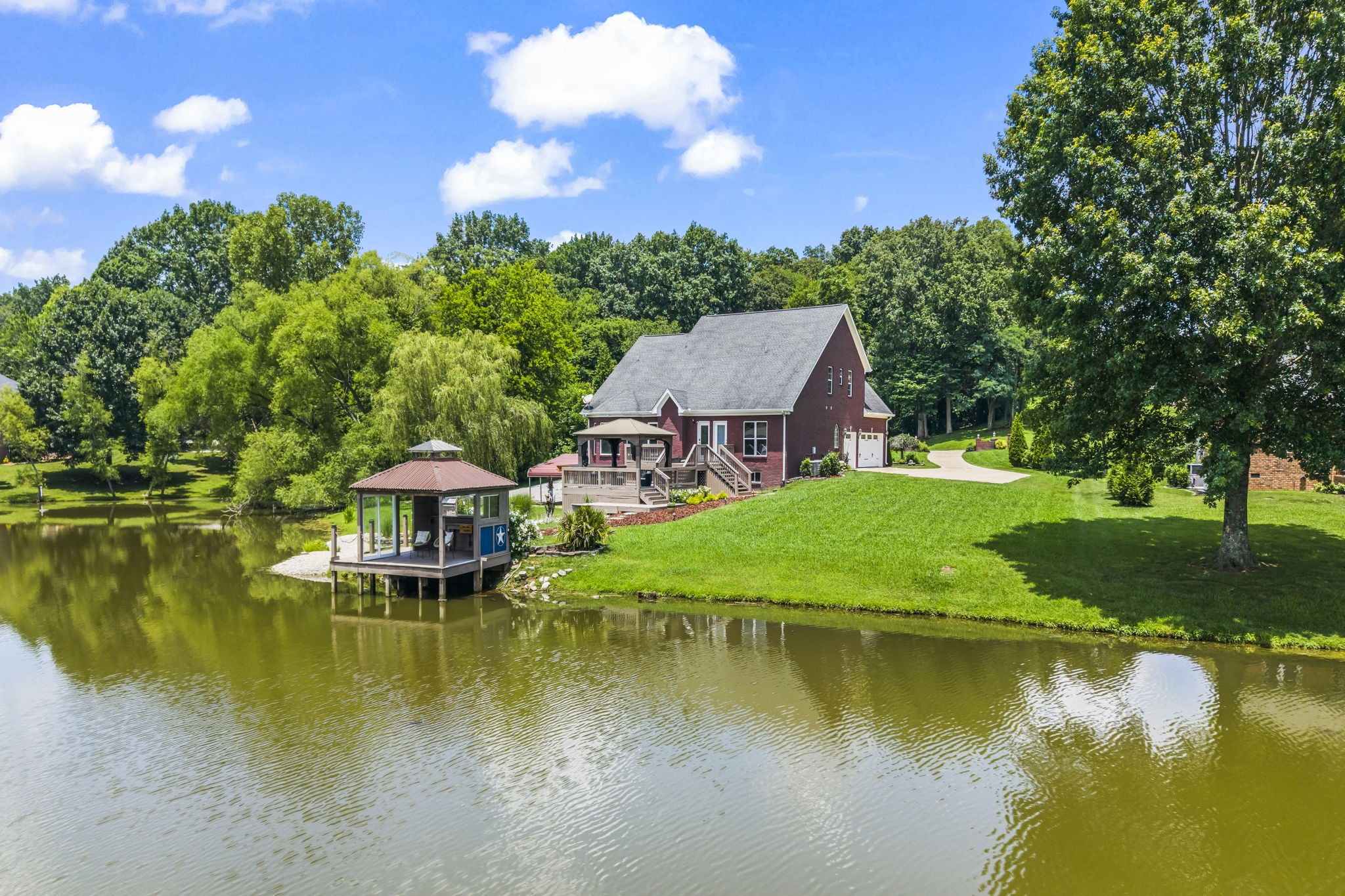 321 Lakeway Ter