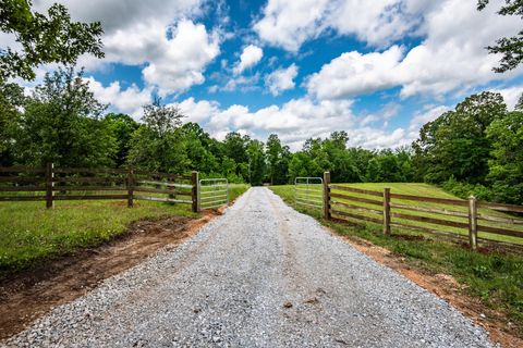 809 Mount Zion Rd Decaturville TN 38329
