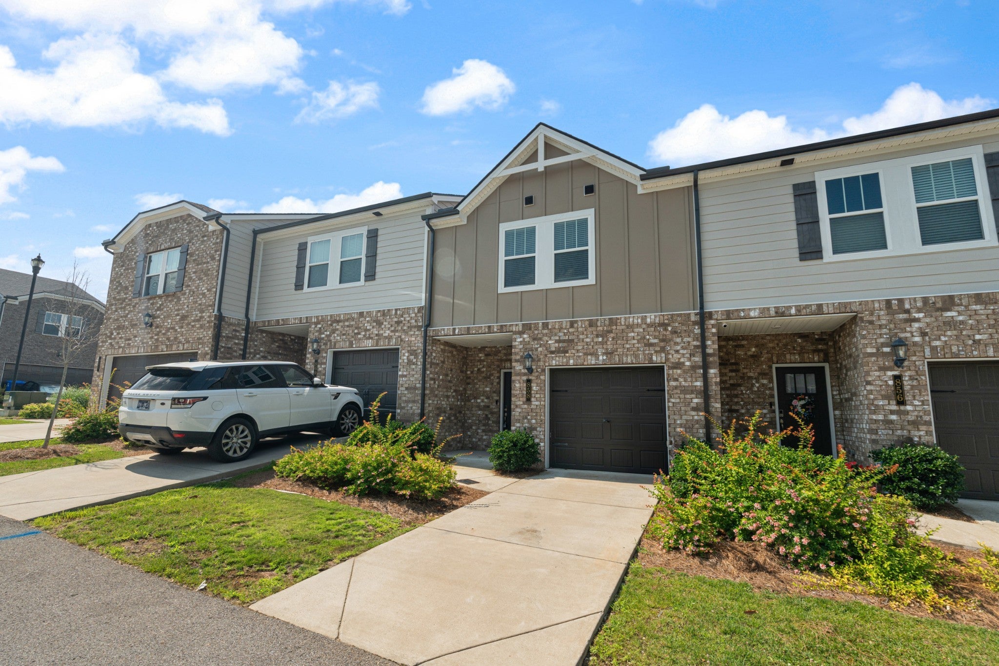 858 Longleaf Ln