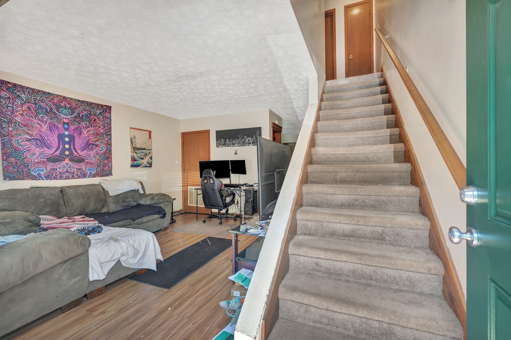 492 W 9th St