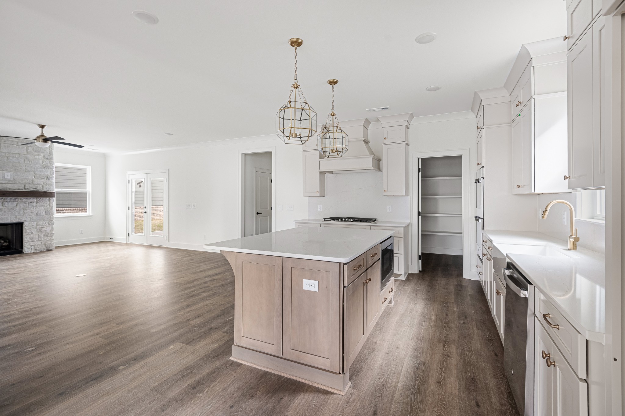 3328 Longport Ln
