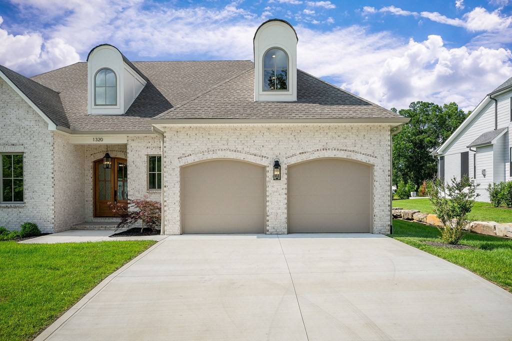 1320 Inglewood Dr