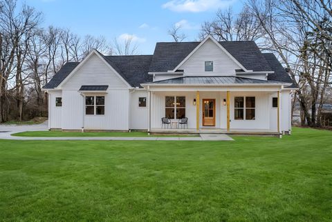 1171 Old Charlotte Rd White Bluff TN 37187