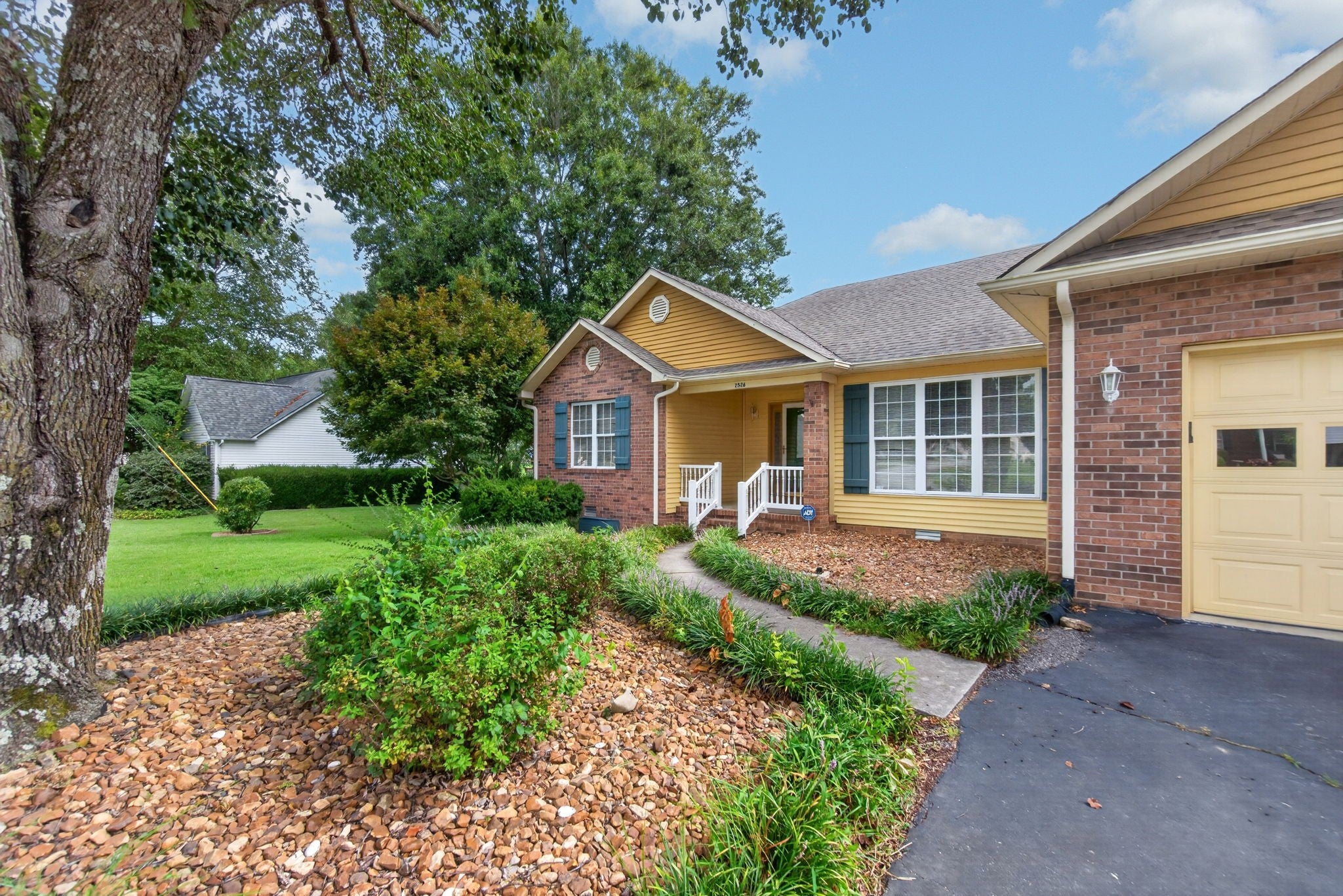 2526 Park West Dr
