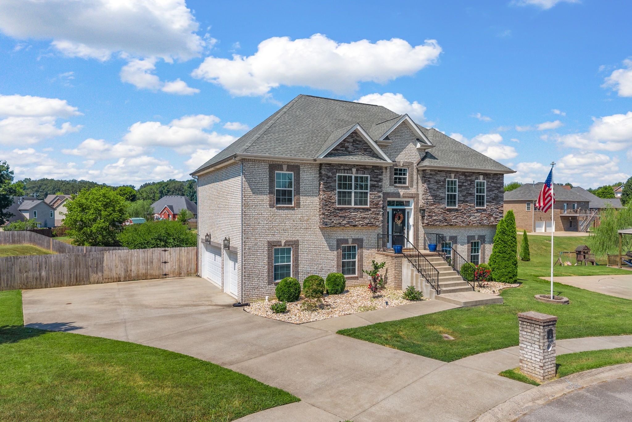 1014 Fox Hollow Pl