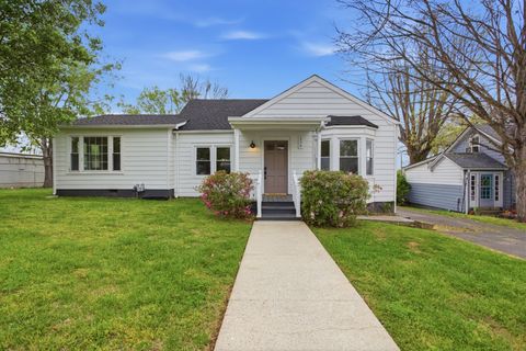 Photo of 114 5th Ave, Columbia, TN 38401 (MLS # 3167935)