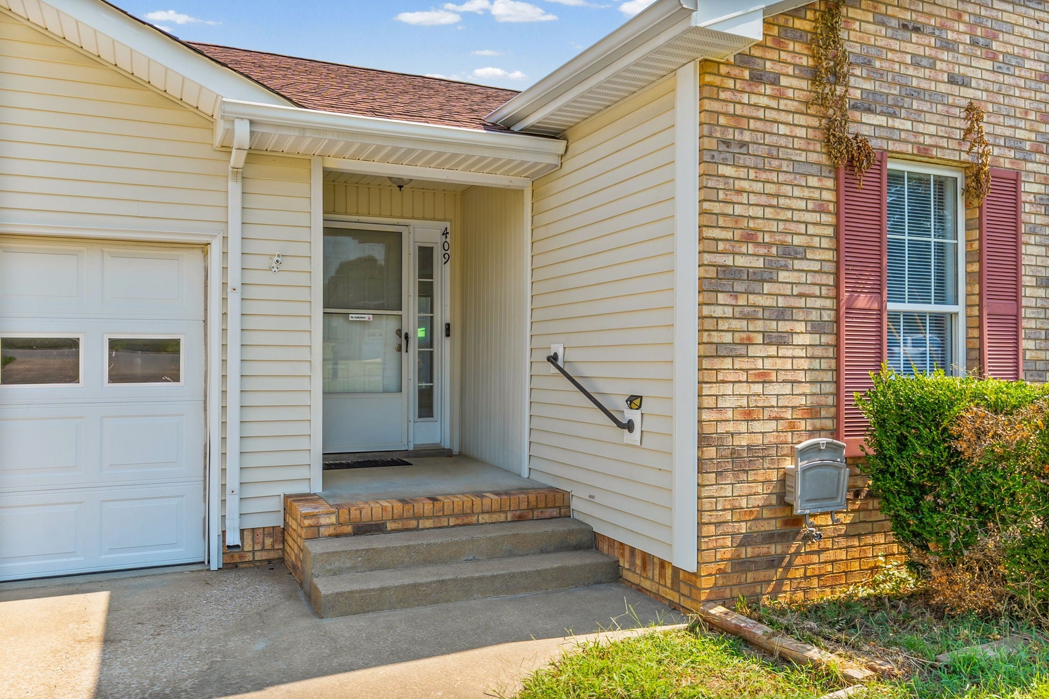 409 Sandburg Dr