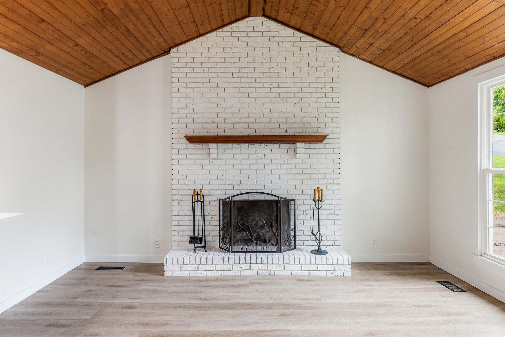 3221 Cedar Ridge Rd