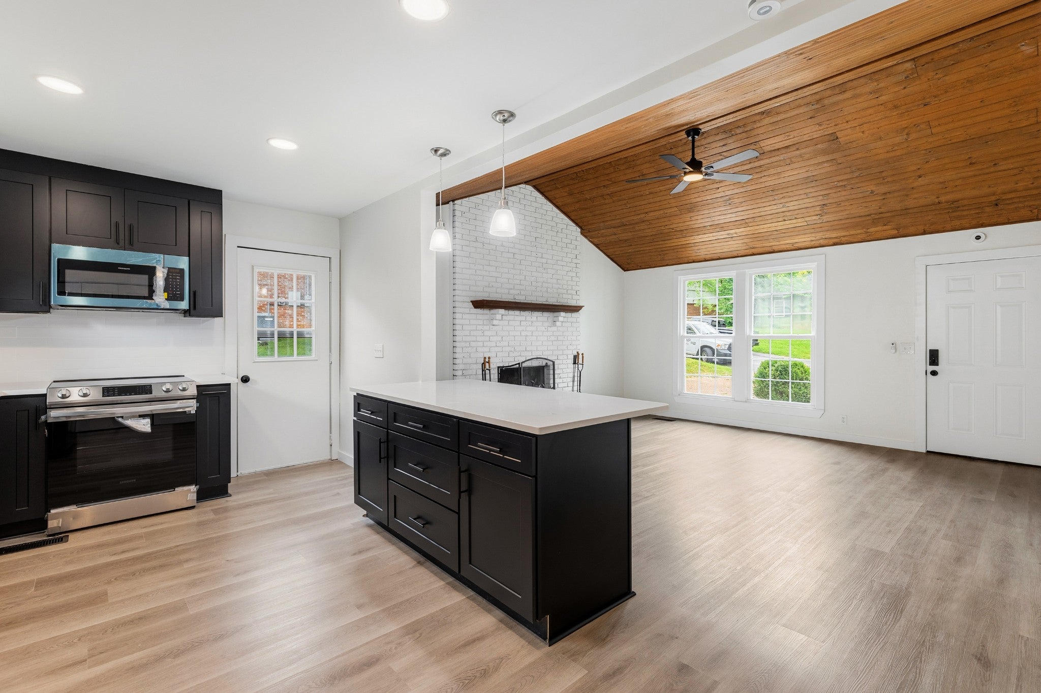 3221 Cedar Ridge Rd