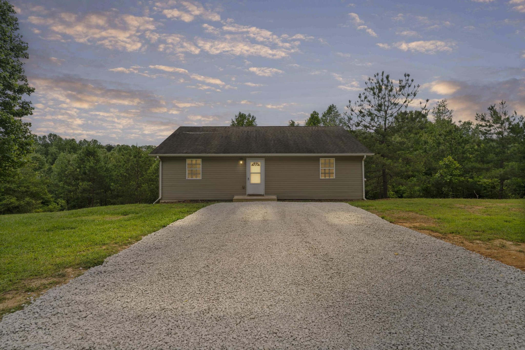 300 Luna Ln