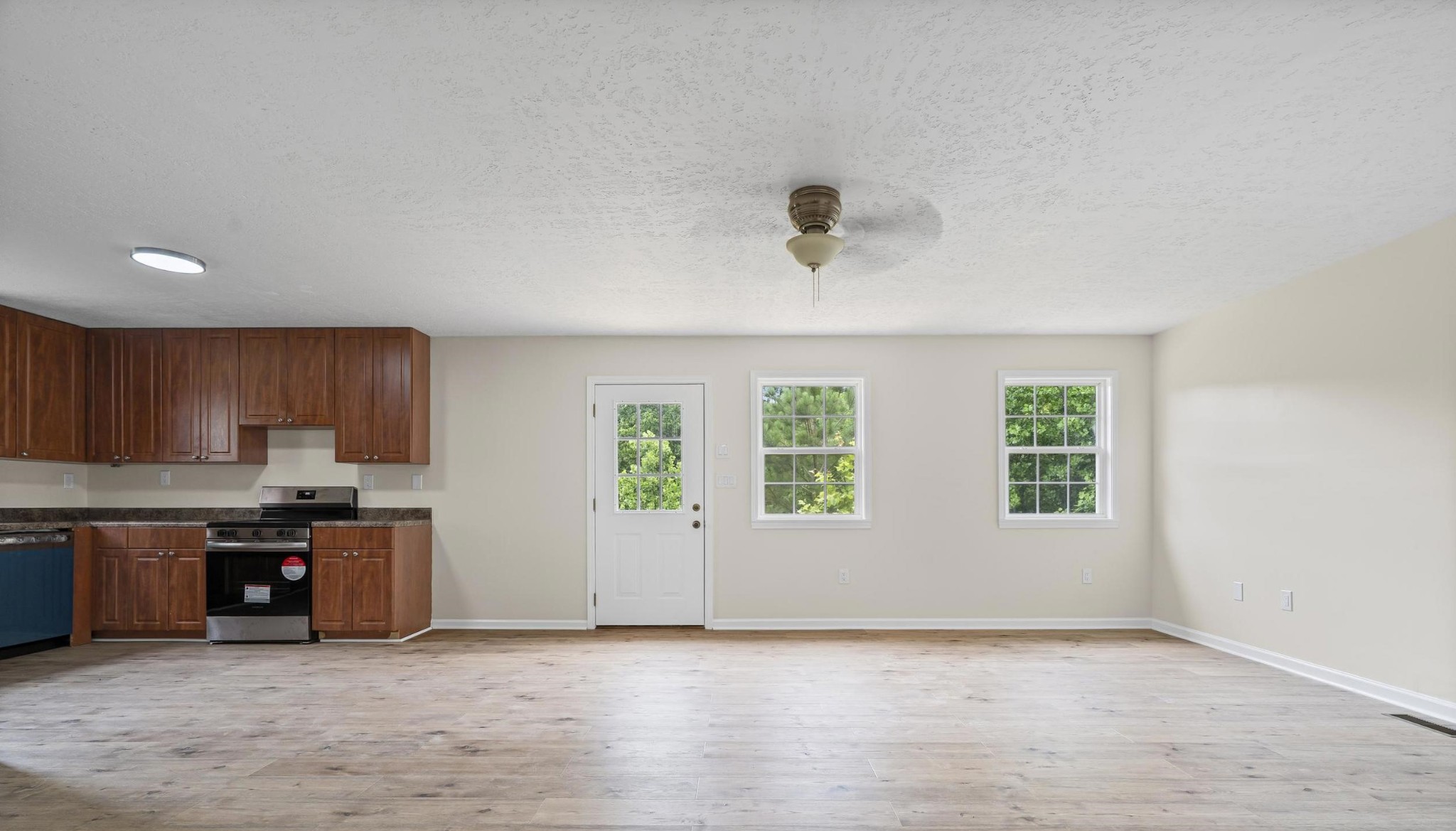 300 Luna Ln