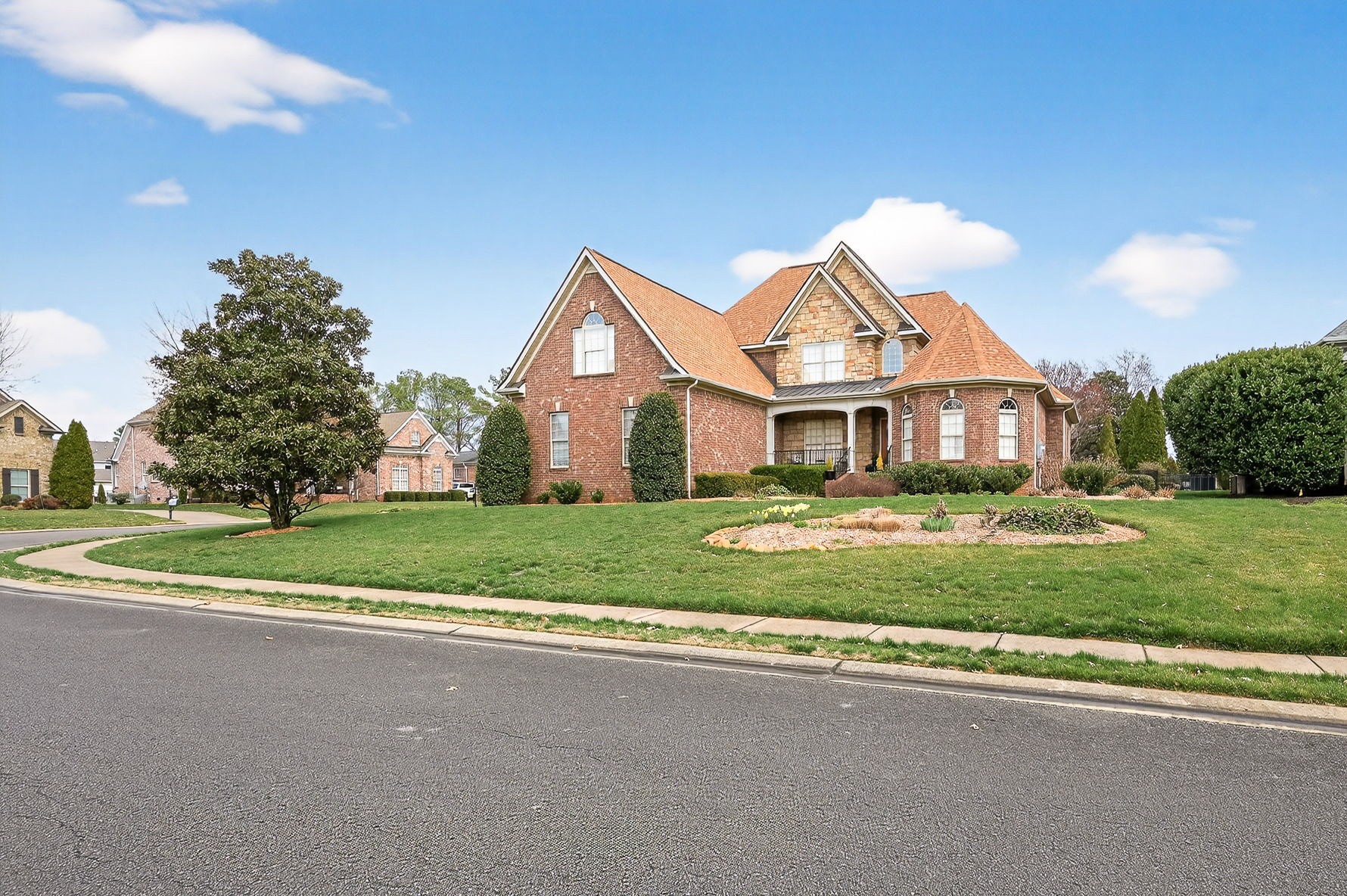 2722 Crowne Pointe Dr