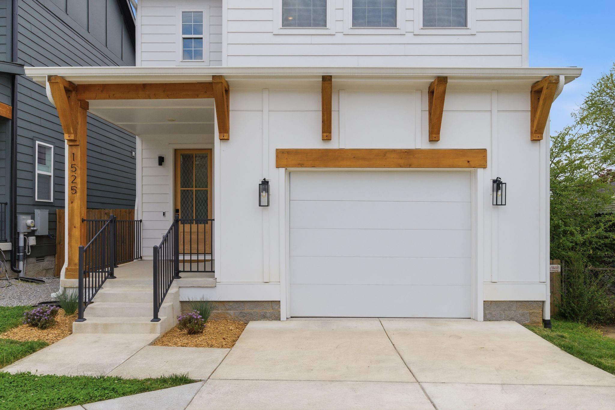 1525 Hayden Dr
