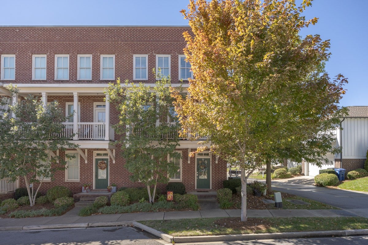 419 Henry Russell St