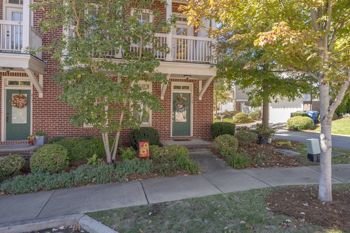 419 Henry Russell St