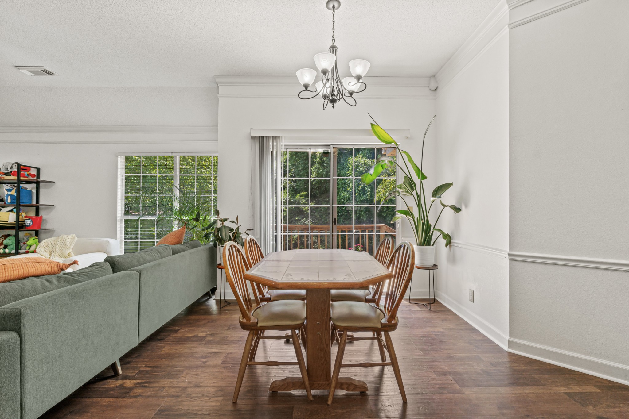 704 Cobblestone Ct