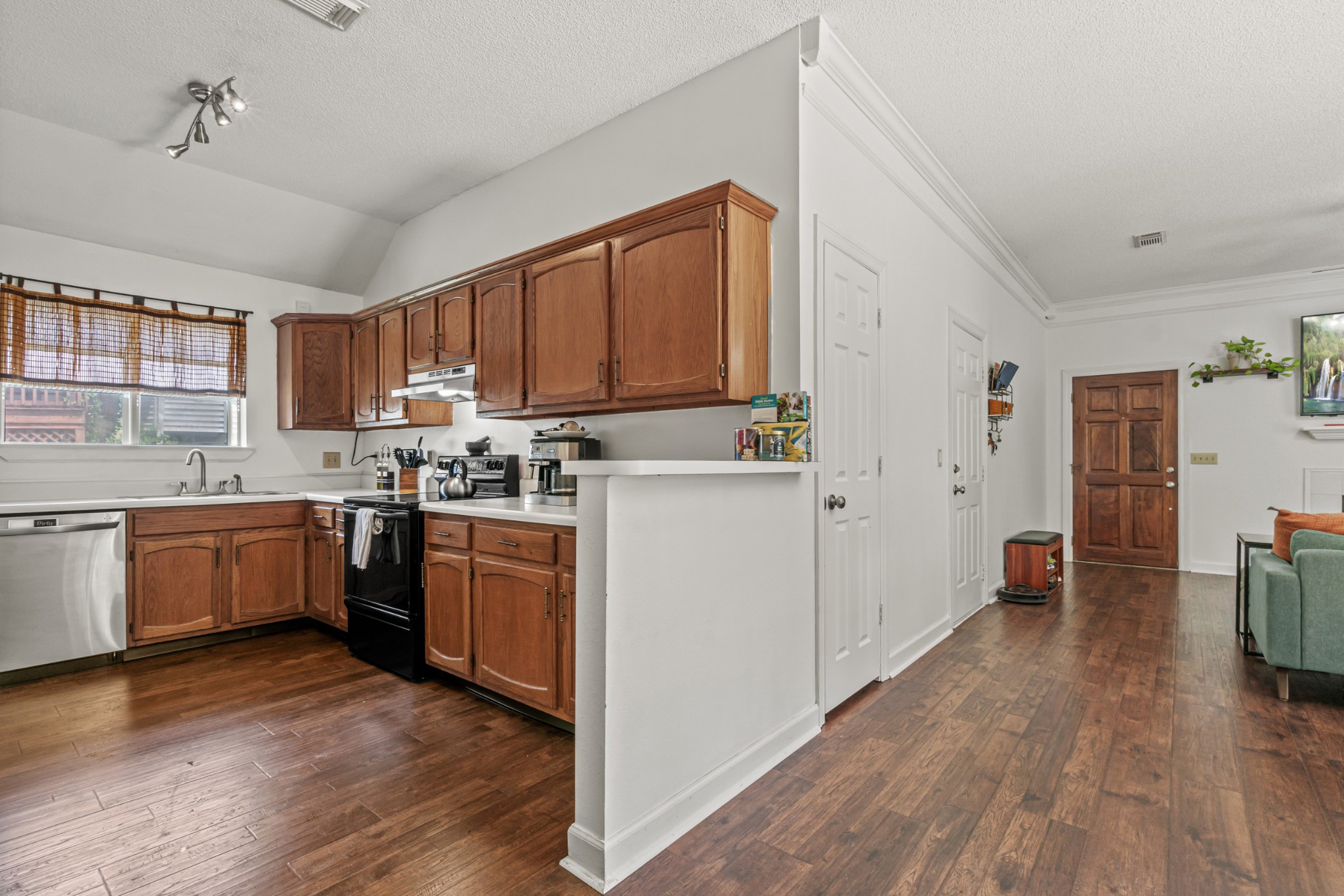 704 Cobblestone Ct