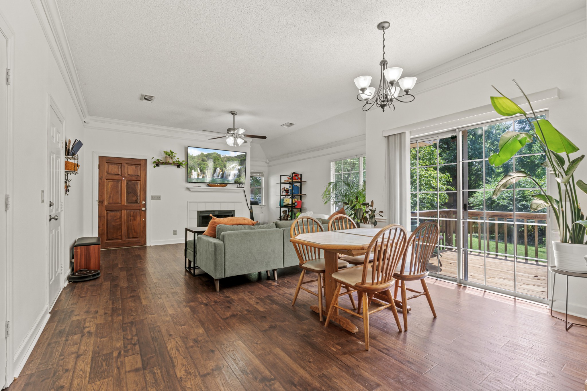 704 Cobblestone Ct