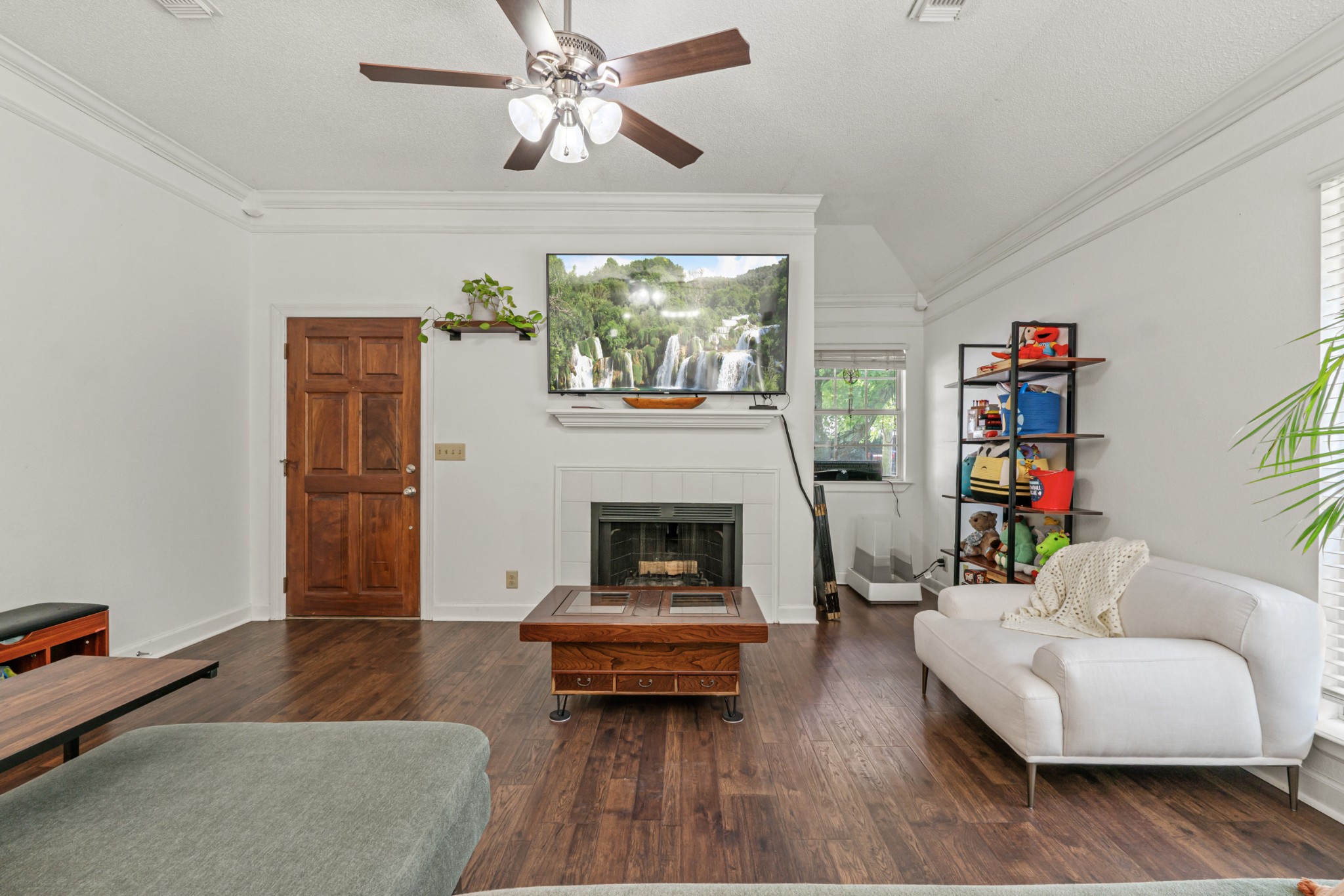 704 Cobblestone Ct