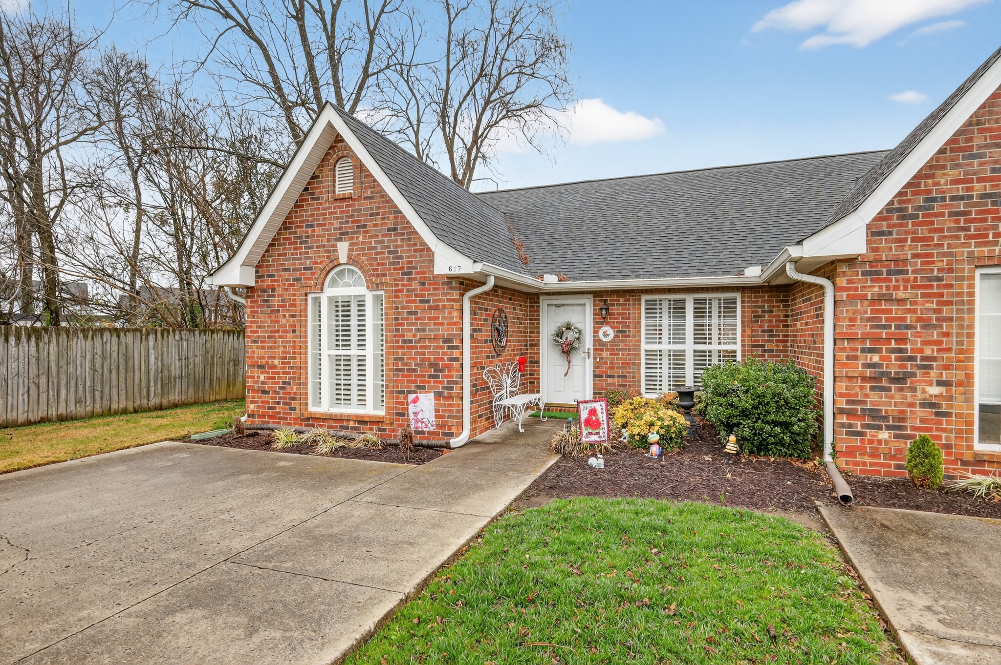617 E Lane St