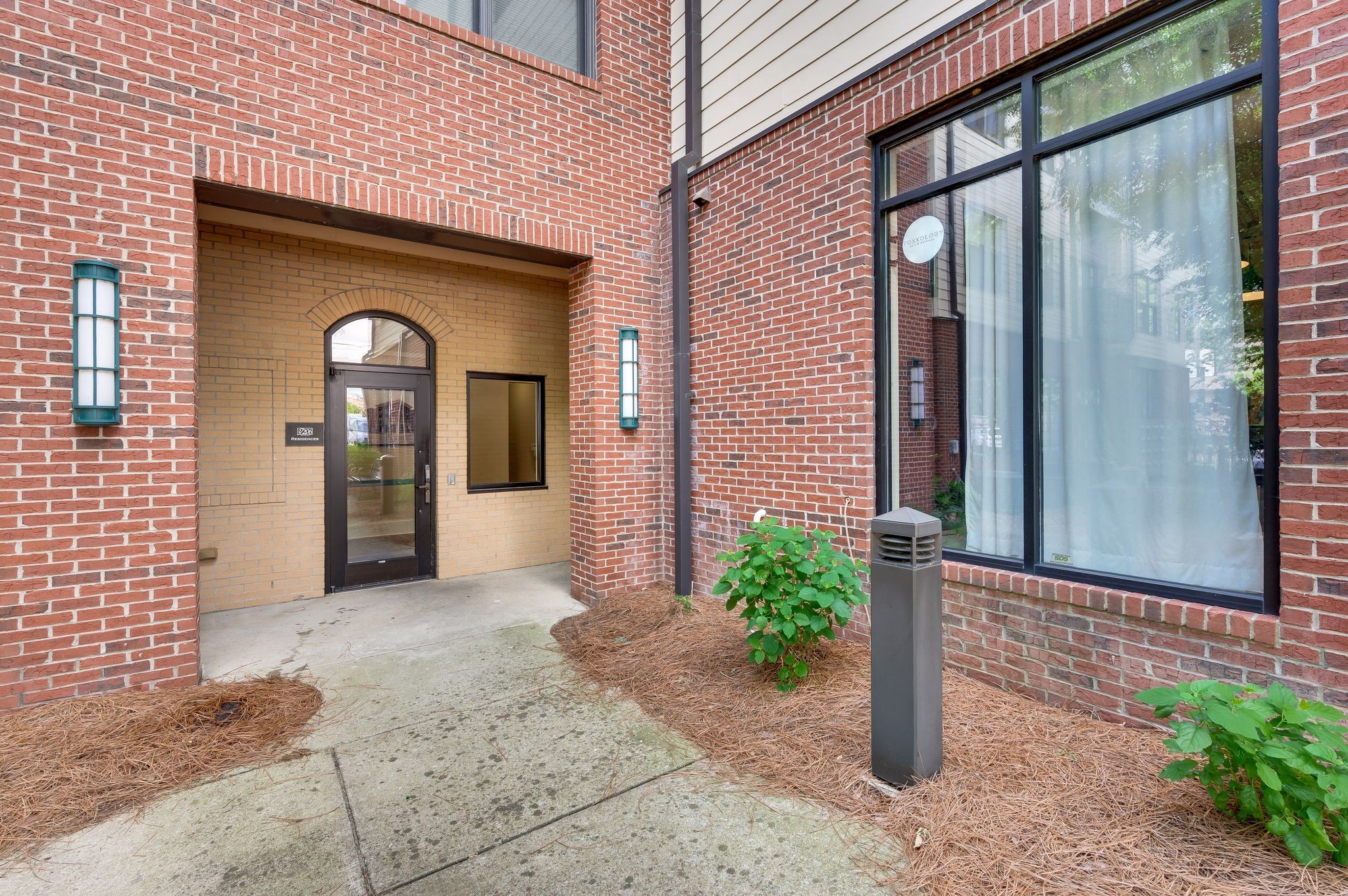 1015 Fatherland St 207