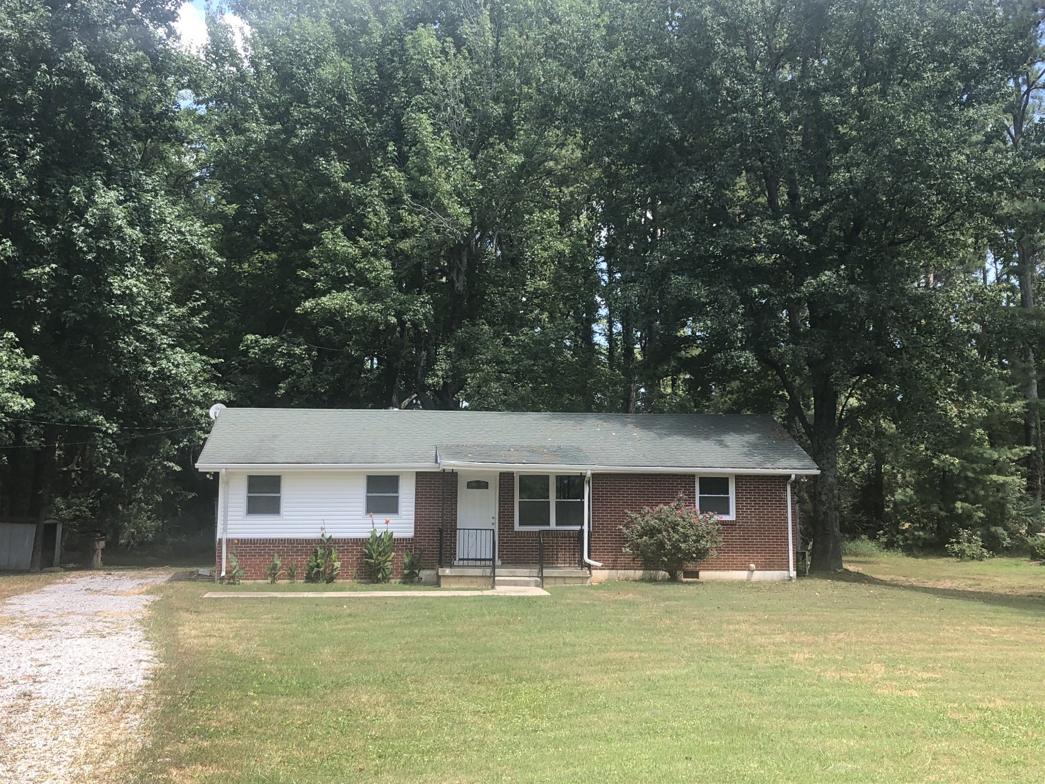 2.0-bed rental at 3852 Old Clarksville Pike