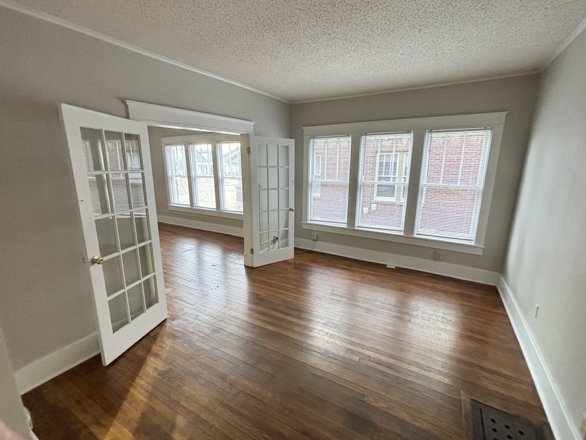 949 Mansfield Ave 2
