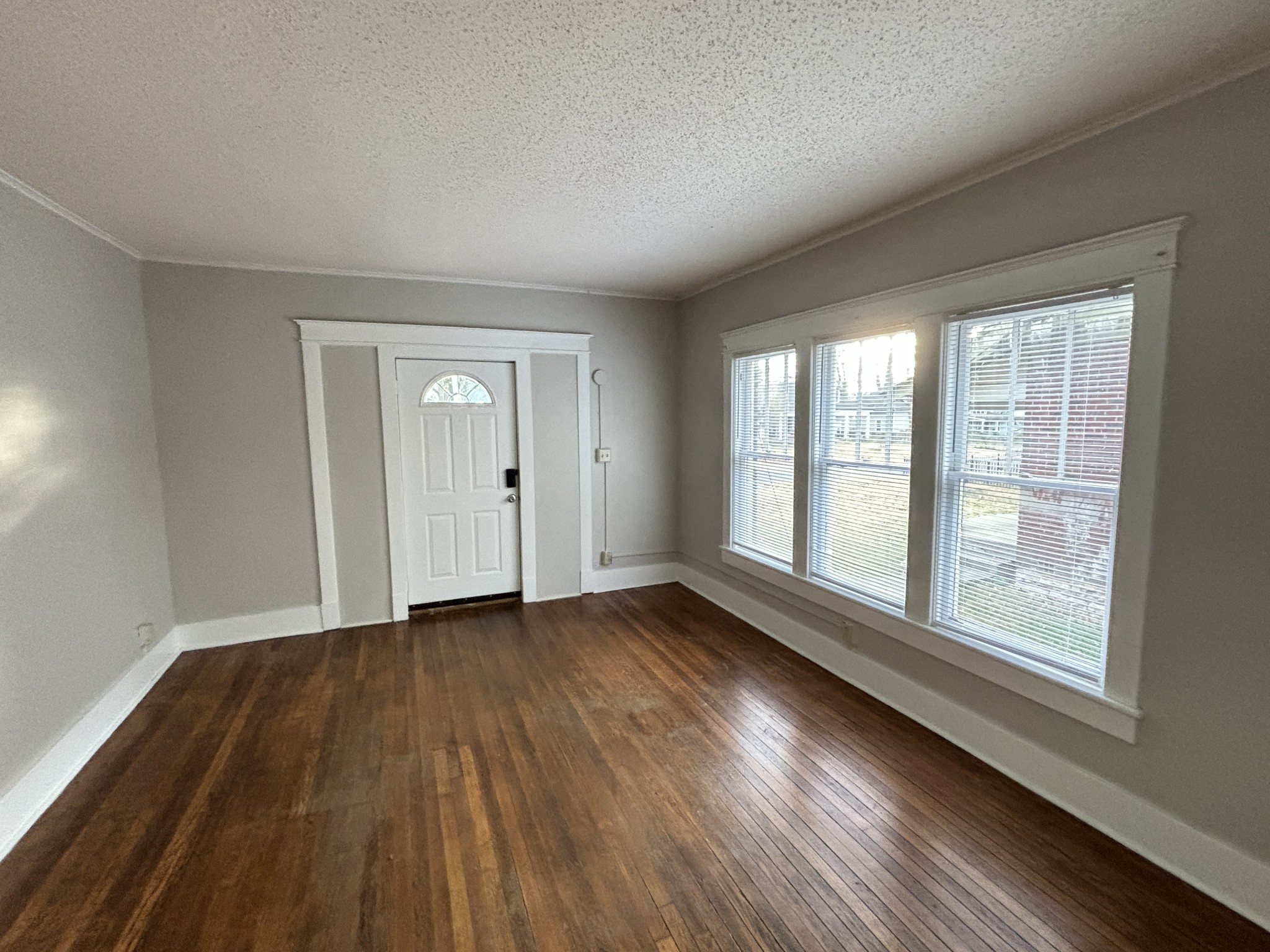 949 Mansfield Ave 2