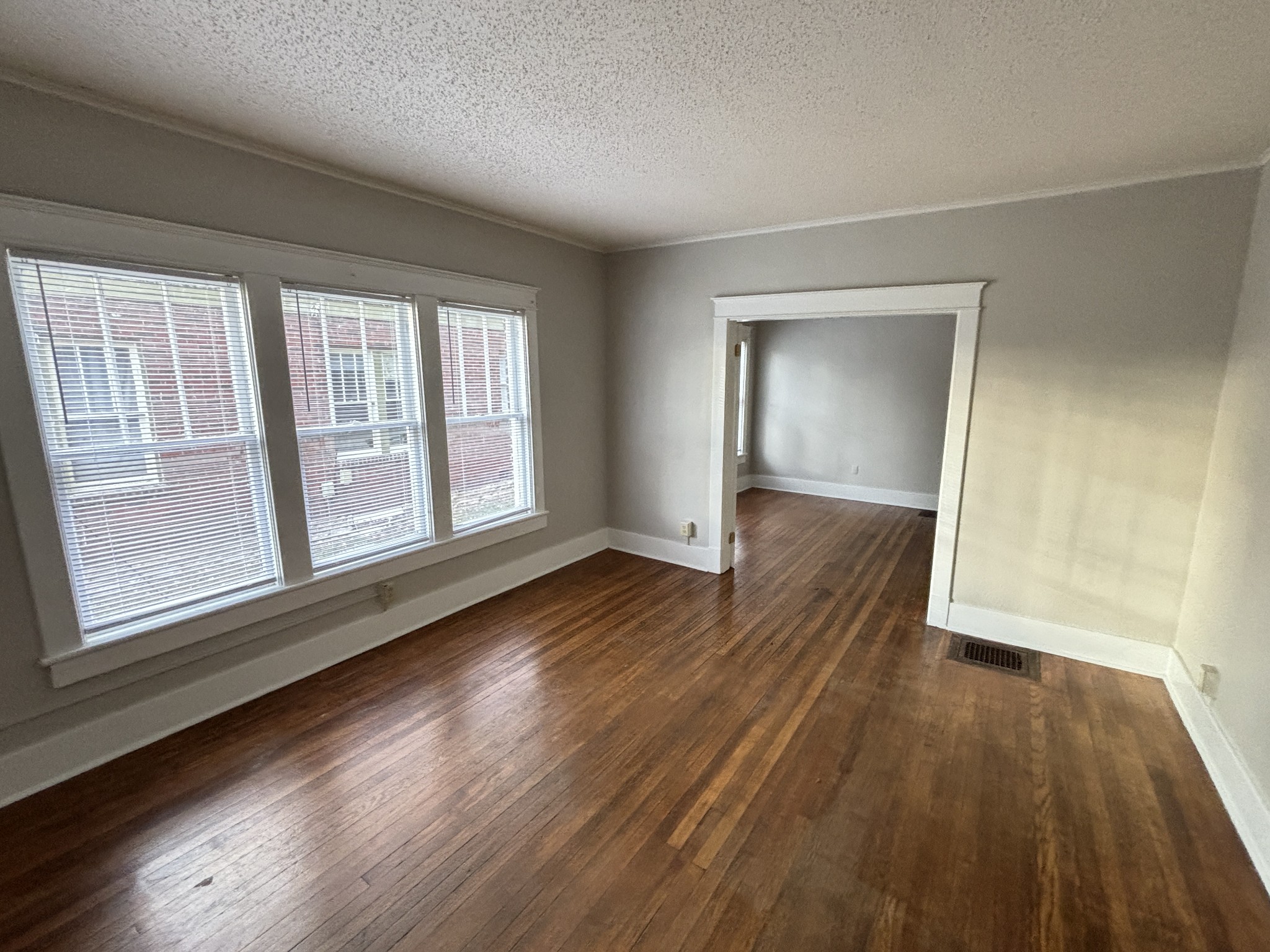 949 Mansfield Ave 2