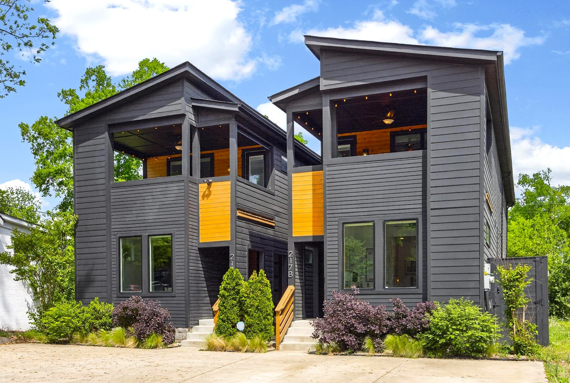 217 Eastmoreland St B