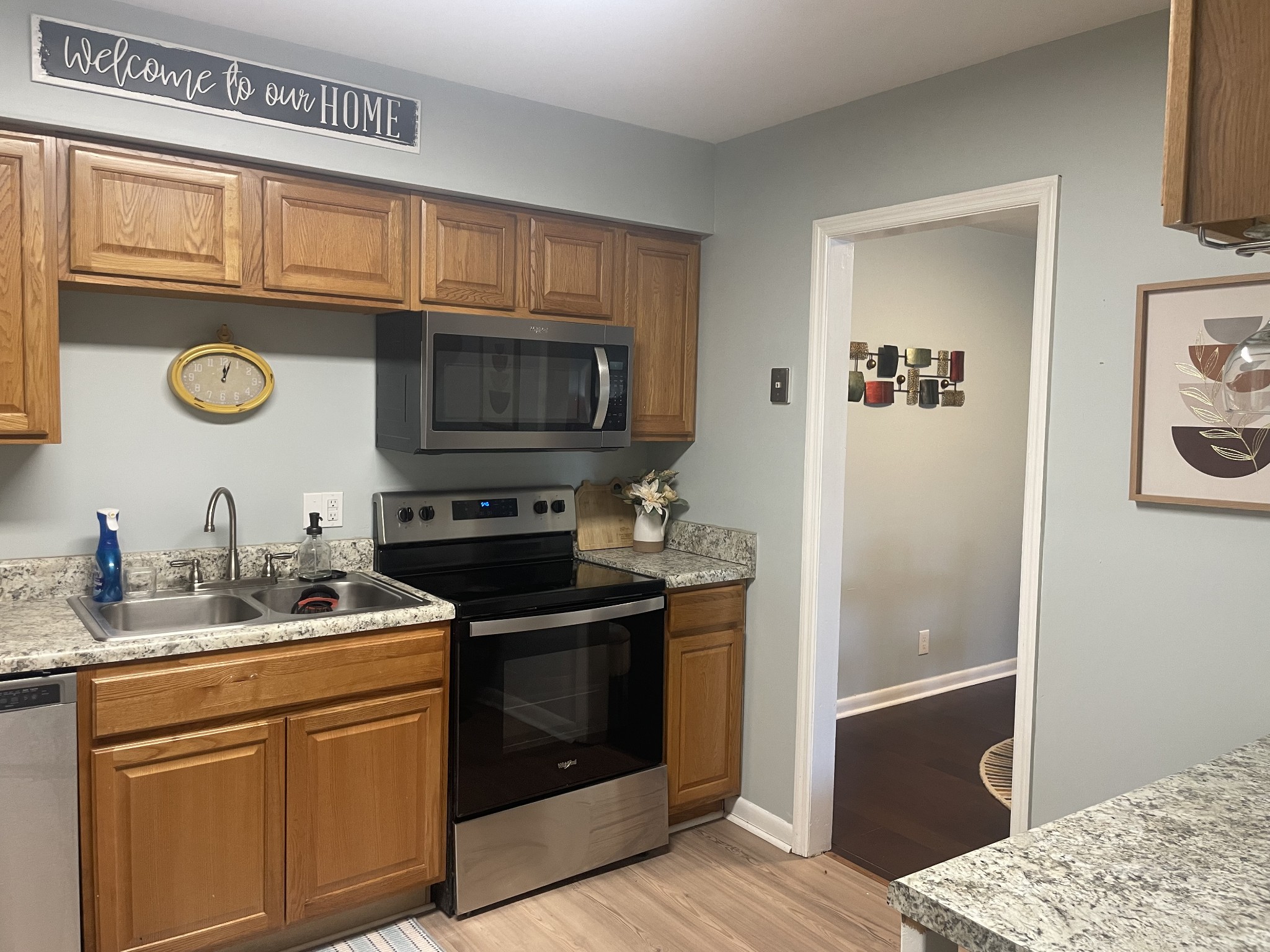 555 N DuPont Ave D94